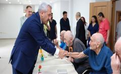 Vali Baydaş, Huzurevinde Büyüklerle Bayram Coşkusunu Paylaştı