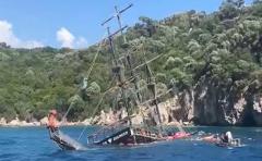 Marmaris’te tur teknesi battı, 110 yolcu tahliye edildi