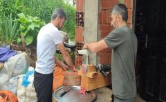 Matkaptan kıyma makinesi yapan Rizeli, köylünün hizmetine sundu