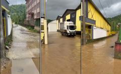 Rize’de sağanak; çay fabrikası ile inşaat alanını su bastı
