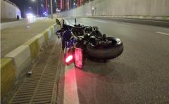 Aydınlatma direğine çarpan motosikletteki 2 üniversite öğrencisi öldü