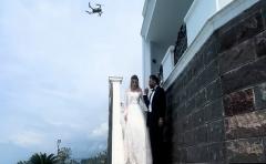 Rize'de sıcaktan bunalan gelini dron ile serinletti