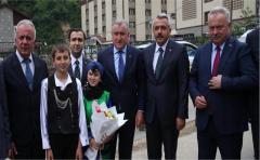 Gençlik ve Spor Bakanı Bak, İkizdere İlçe Stadı'nda incelemelerde bulundu